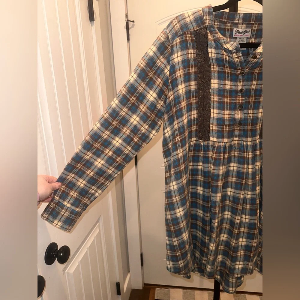 Wrangler‎ Size Medium Women's Blue and Brown Plaid Crochet Button-Up Tunic Dress